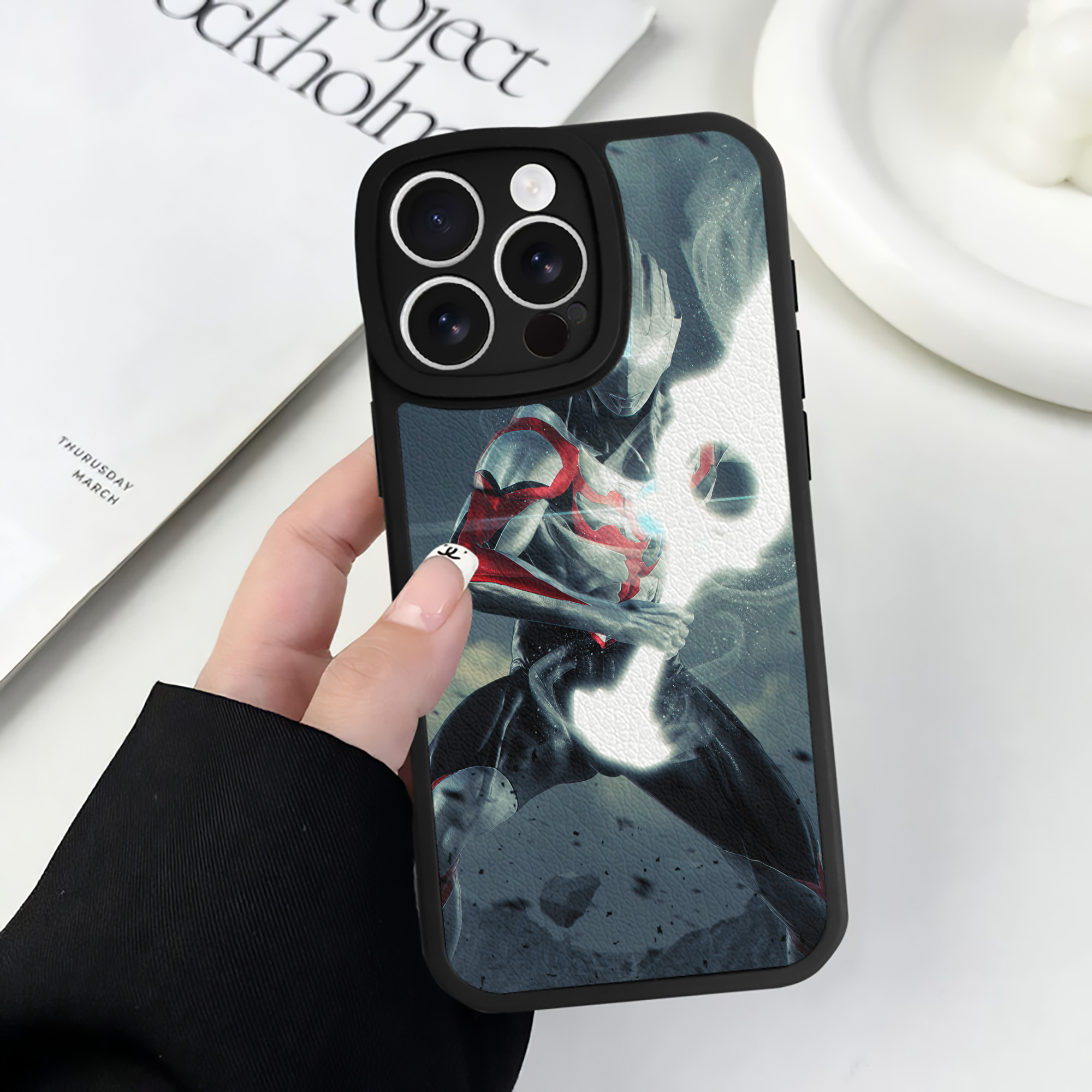 （画像用） ウルトラマン Ultraman 【iPhone 16シリーズ対応】シリコンスマホケース（レザー調） 材質：シリコン